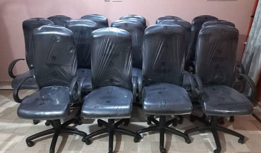Slightly Use Branded office chairs available hain