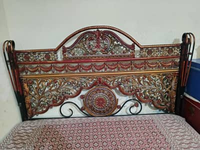 beds and almari