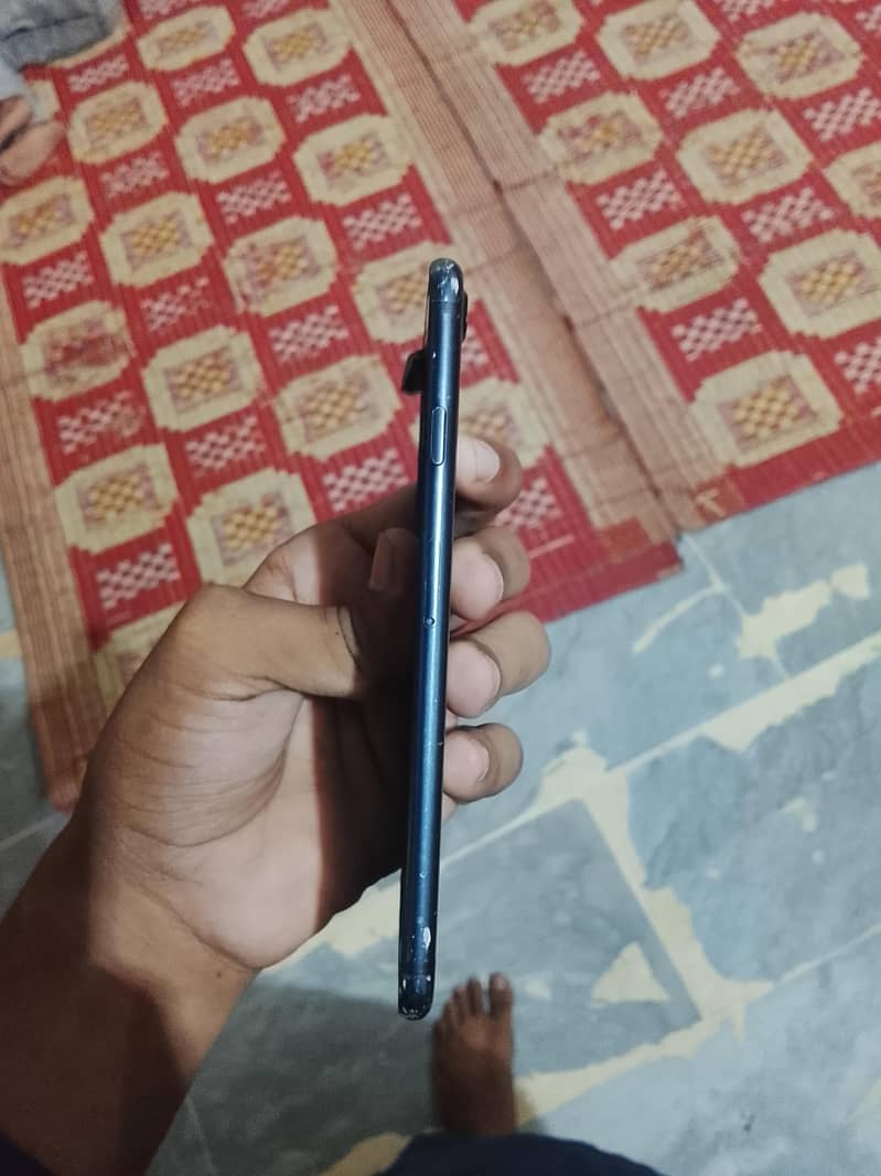 Apple iPhone 7 1