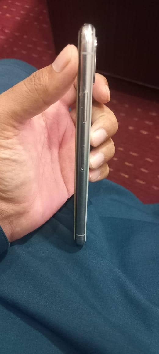 Apple iPhone X 4