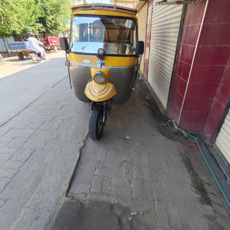 CNG Rickshaw 4