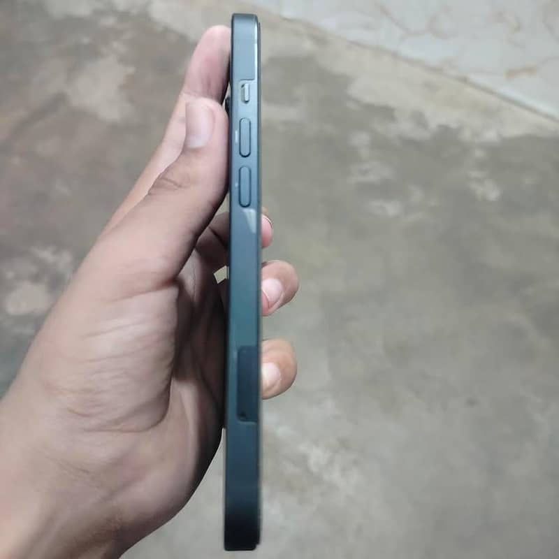 Apple iPhone 13 2