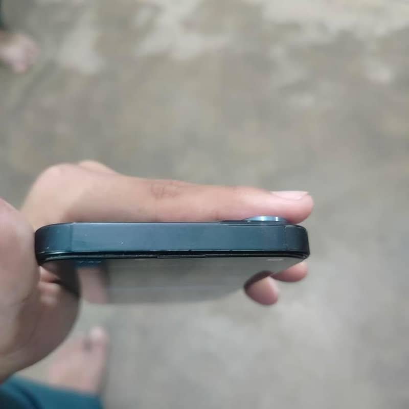 Apple iPhone 13 4