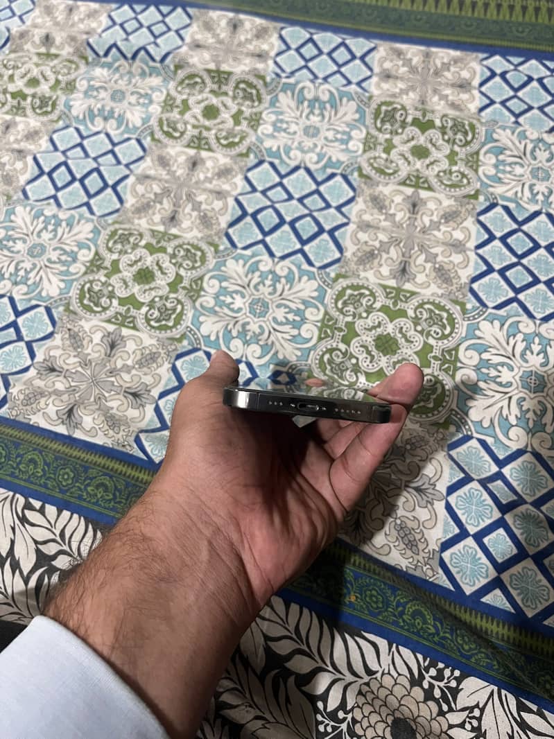 Apple iPhone 13 Pro 4