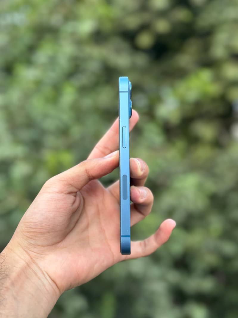 Apple iPhone 13 4