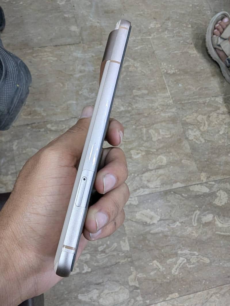 Google Pixel 8 4