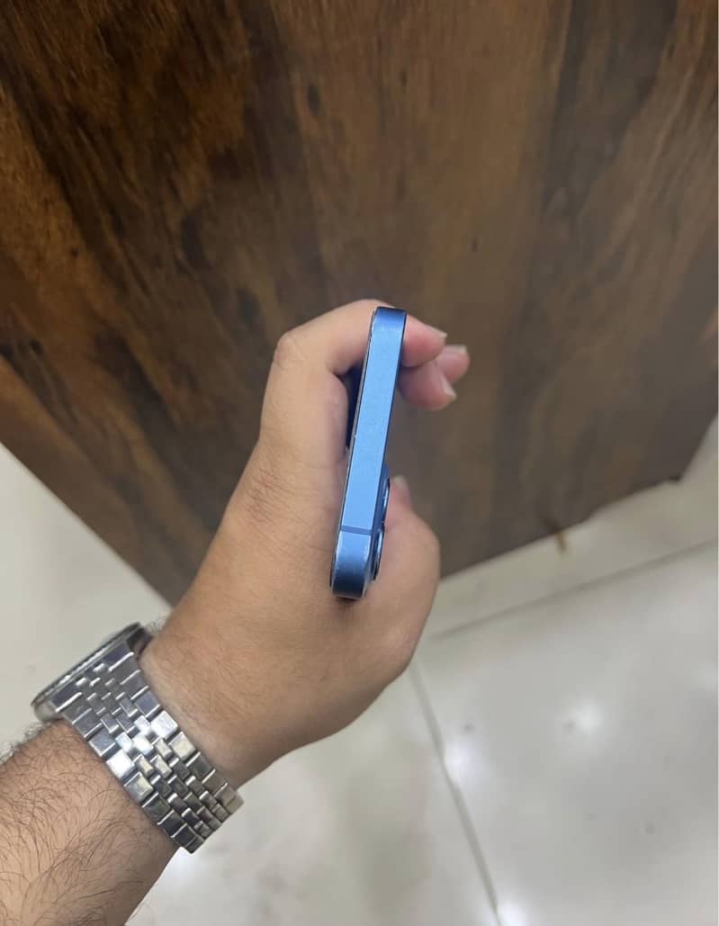 Apple iPhone 13 1