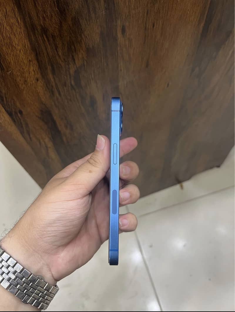 Apple iPhone 13 2