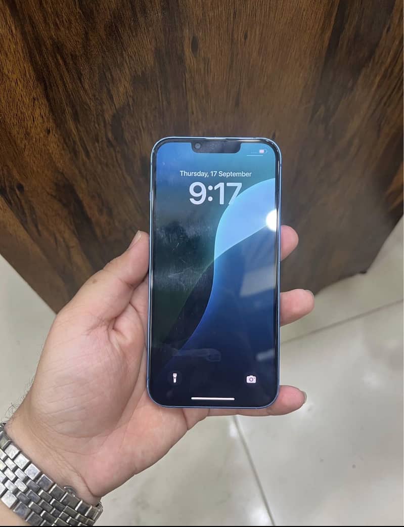 Apple iPhone 13 4