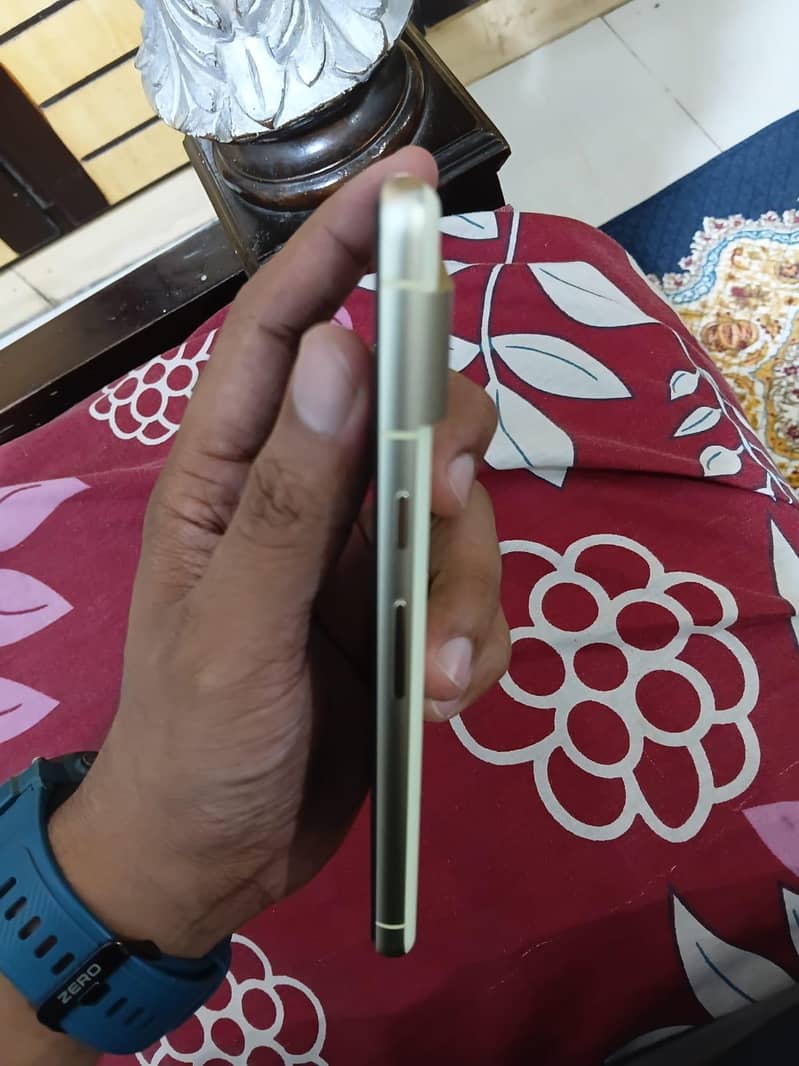 Google Pixel 7 4