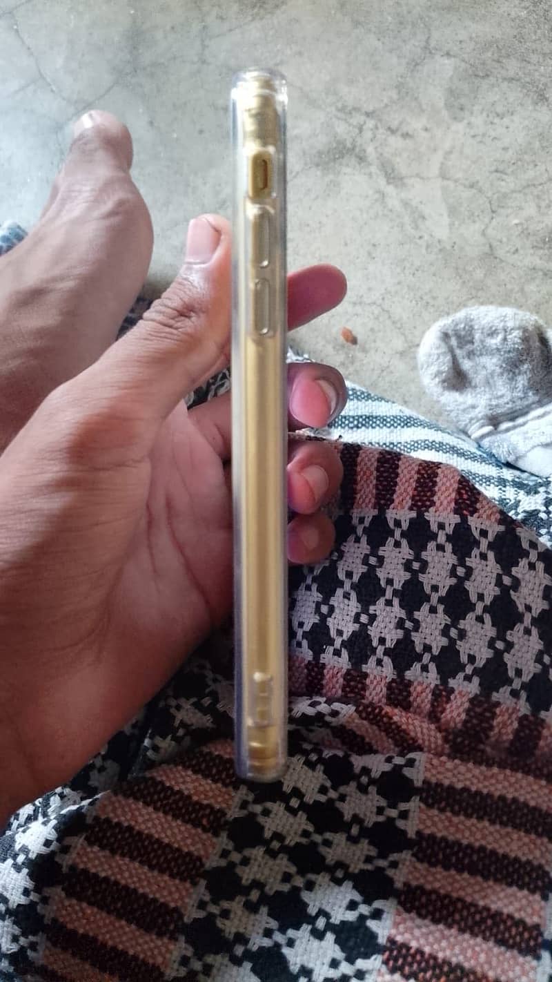 Apple iPhone 11 0