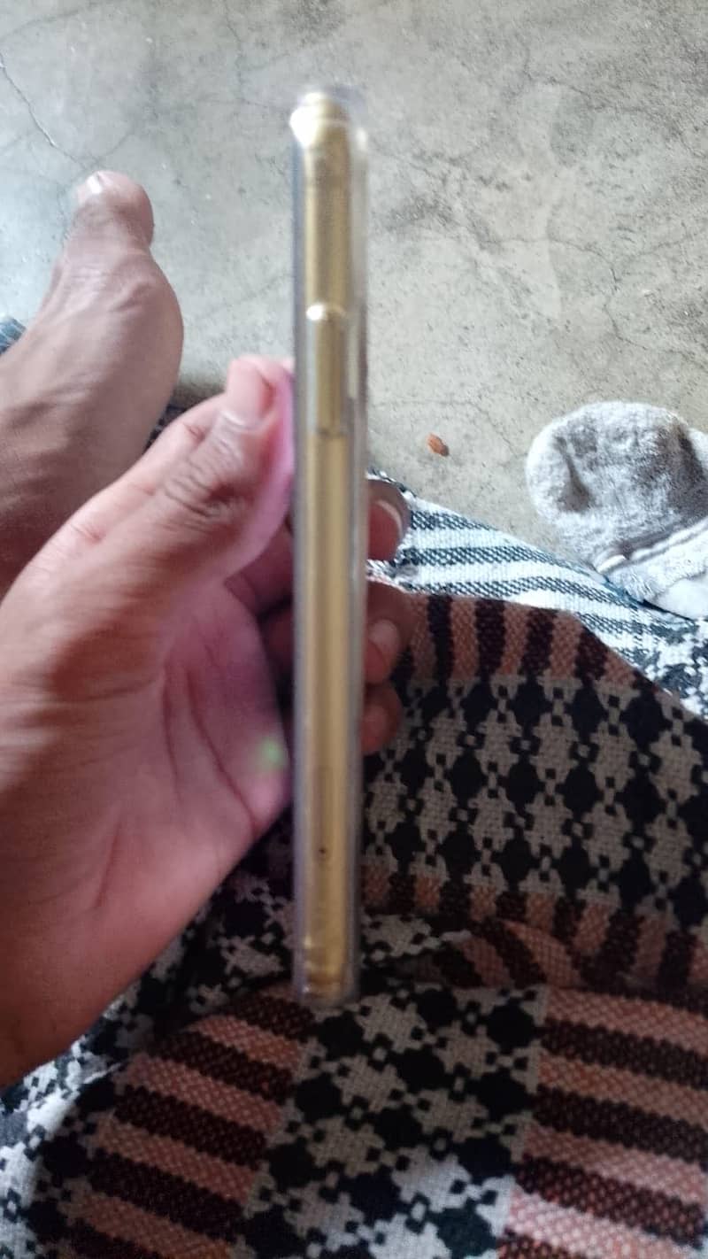 Apple iPhone 11 4