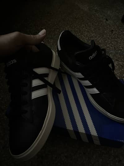Adidas Court II 100% original 10/10 size uk 9 or EU:43