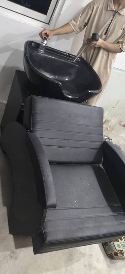 Head Wash and Message Wax Table