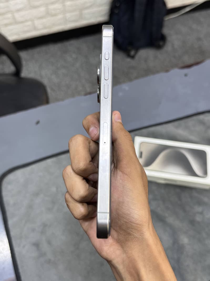 Apple iPhone 15 Pro Max 2