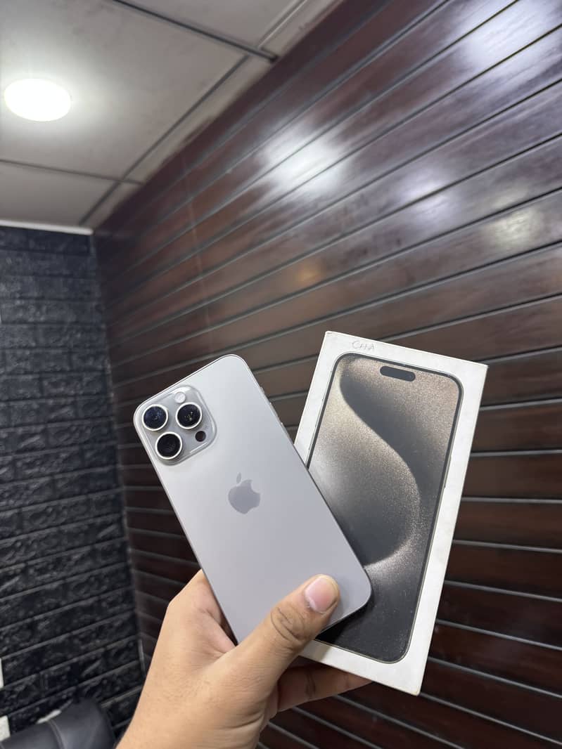 Apple iPhone 15 Pro Max 3