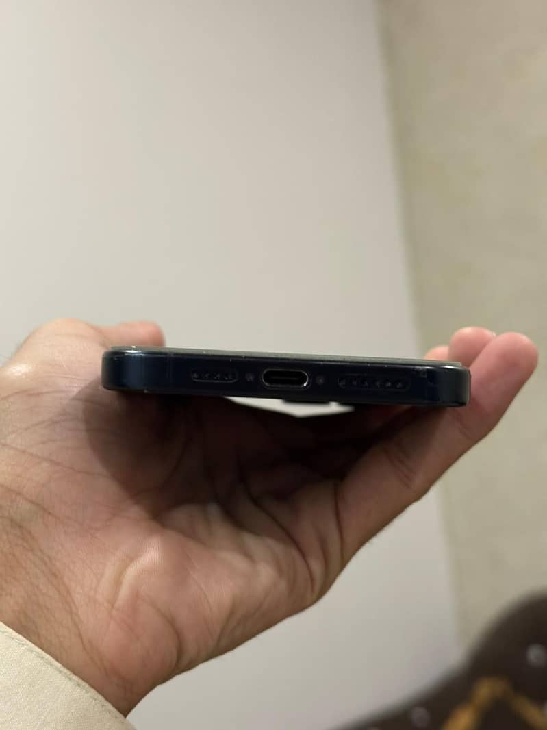 Apple iPhone 15 Pro Max 2
