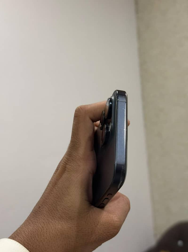 Apple iPhone 15 Pro Max 3