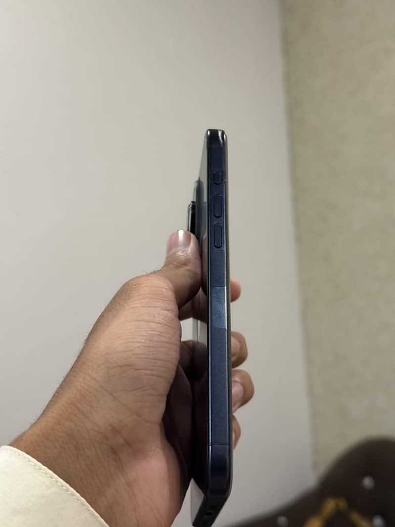 Apple iPhone 15 Pro Max 4