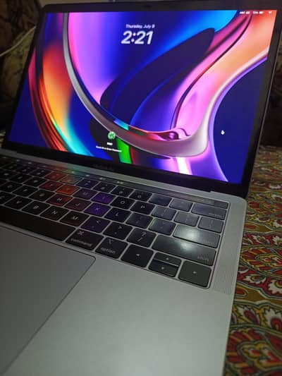 MacBook Pro 2018 with touchbar - 16/256gb