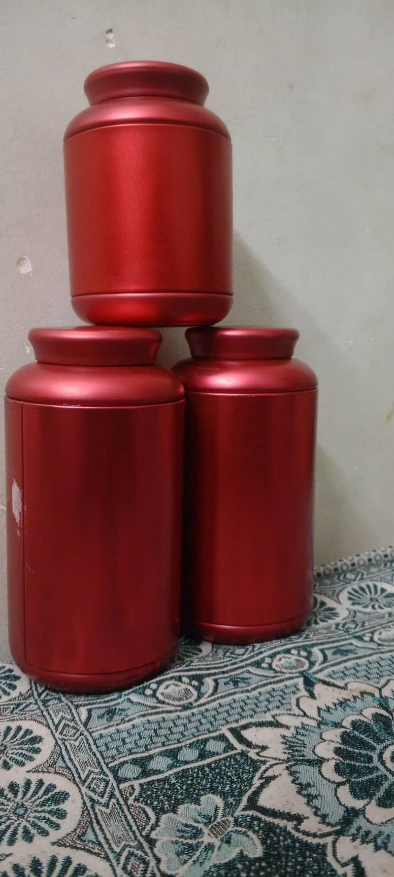 1 piece mini red container 2