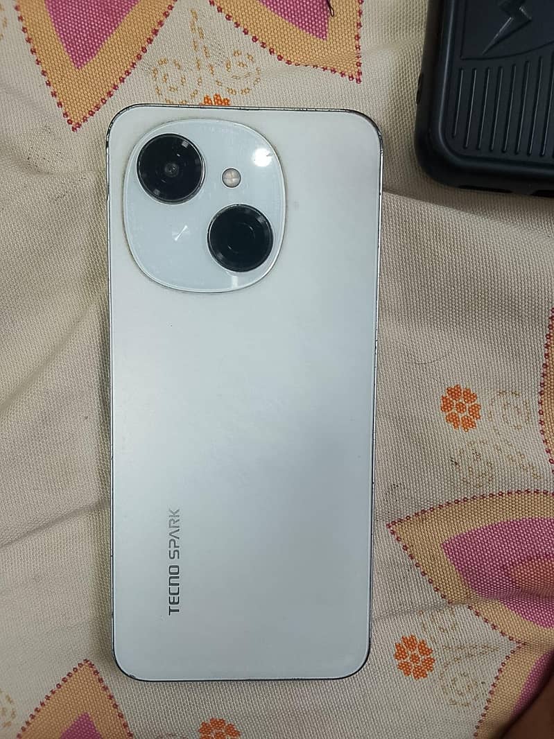 Tecno Spark Go 2