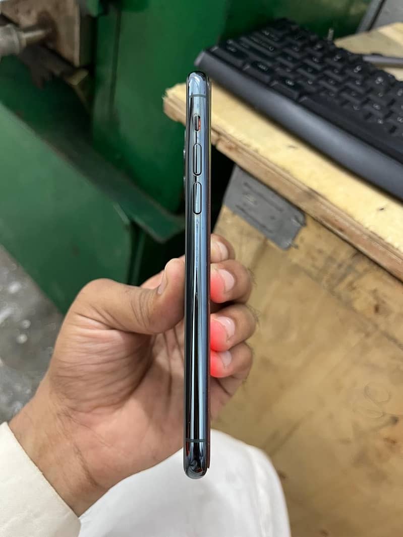 Apple iPhone 11 Pro 2