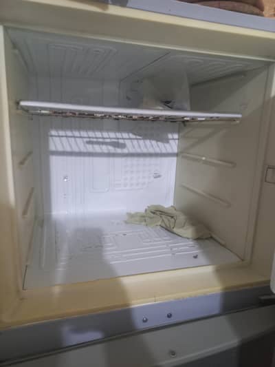 Dawlance Used Refrigerator 9/10 condition