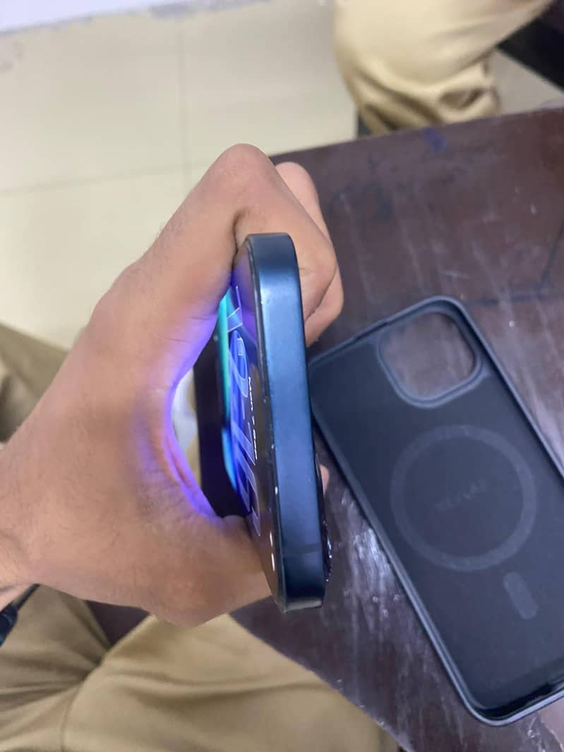 Apple iPhone 13 5