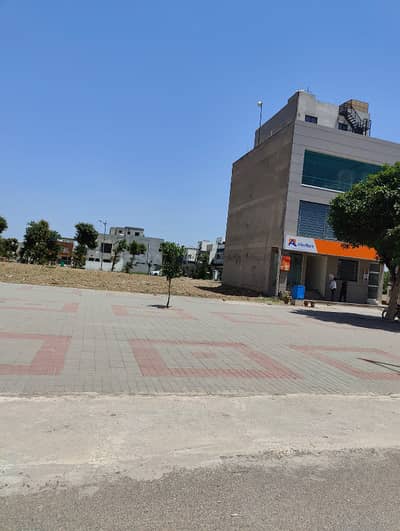 5.33 MARLA CORNER COMMERCIAL PLOT ON PRIME LOCATION WITH WIDE 50 WED PARKING SPACE AVAILABLE FOR SALE IN NEW LAHORE CITY PHASE 2 MAIN BOULEVARD 150 FEET ROAD
