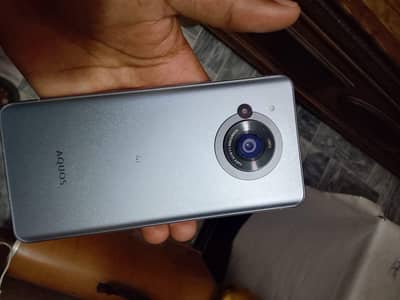 Sharp Aquos R7