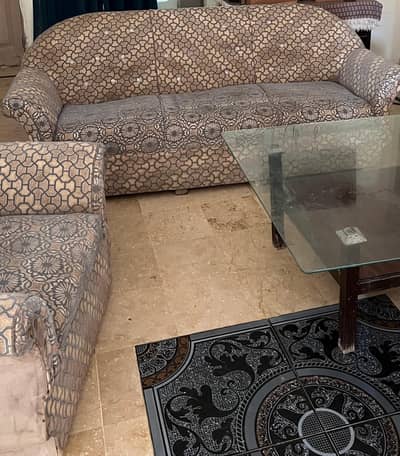 selling this 5 seater sofa .