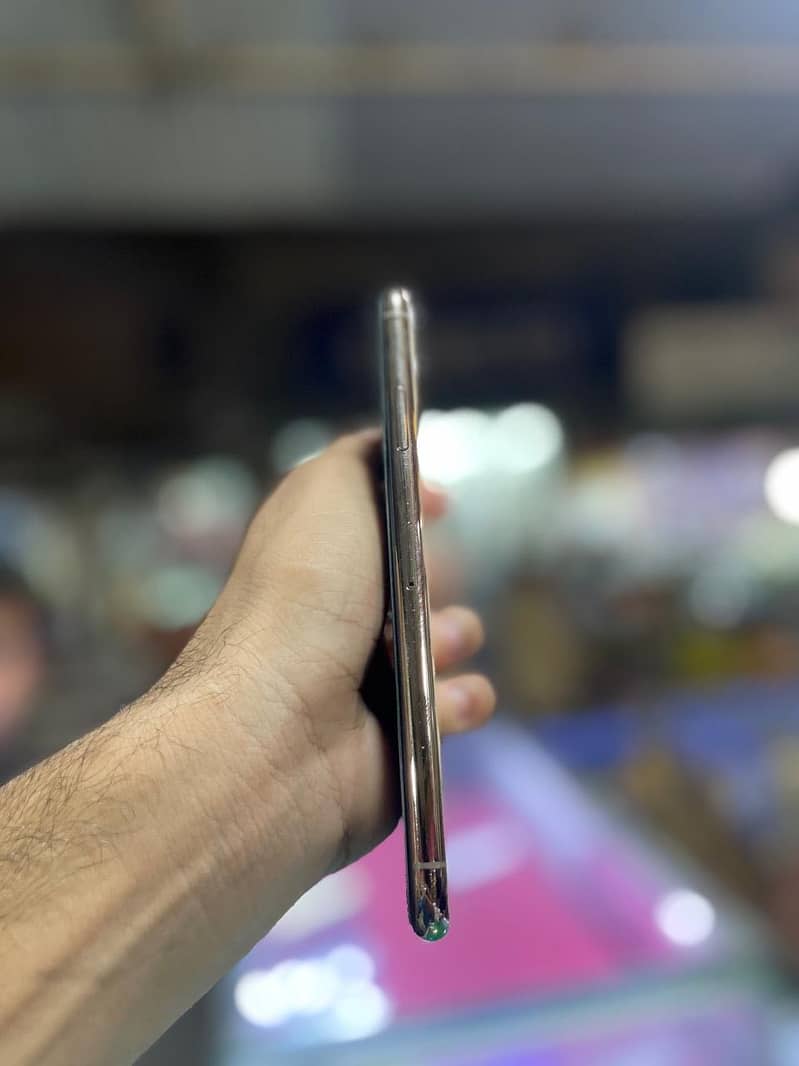 Apple iPhone 11 Pro Max 1