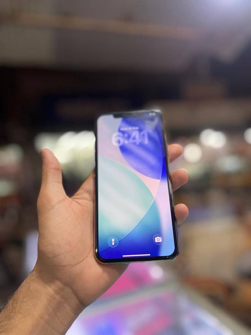 Apple iPhone 11 Pro Max 4