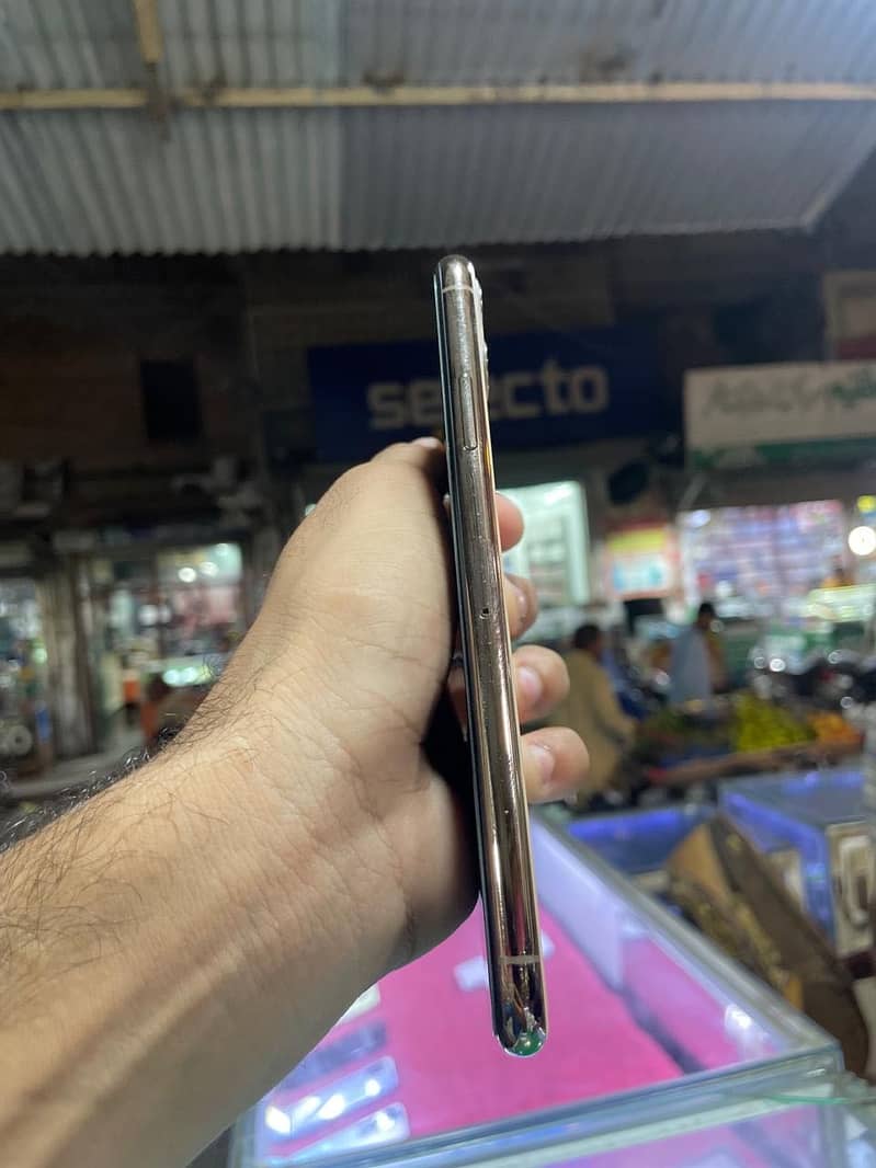 Apple iPhone 11 Pro Max 6