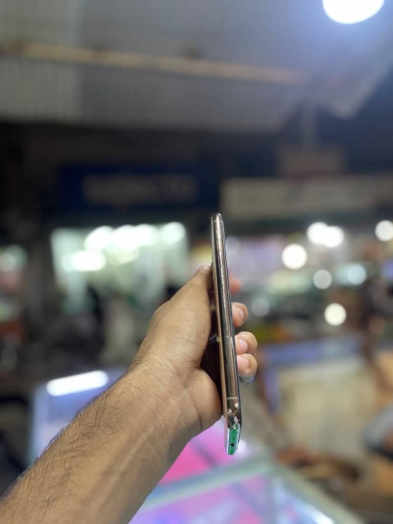Apple iPhone 11 Pro Max 7