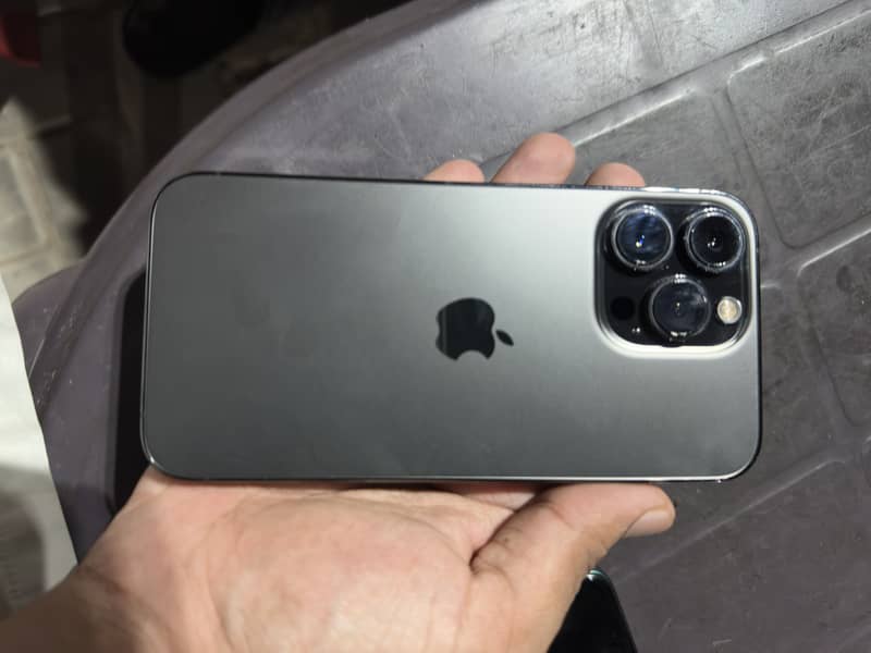 Apple iPhone 13 Pro 1