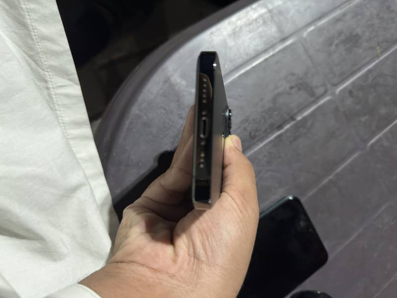 Apple iPhone 13 Pro 2