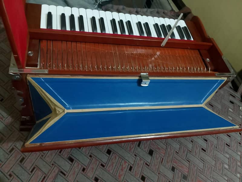 almost new harmonium 0