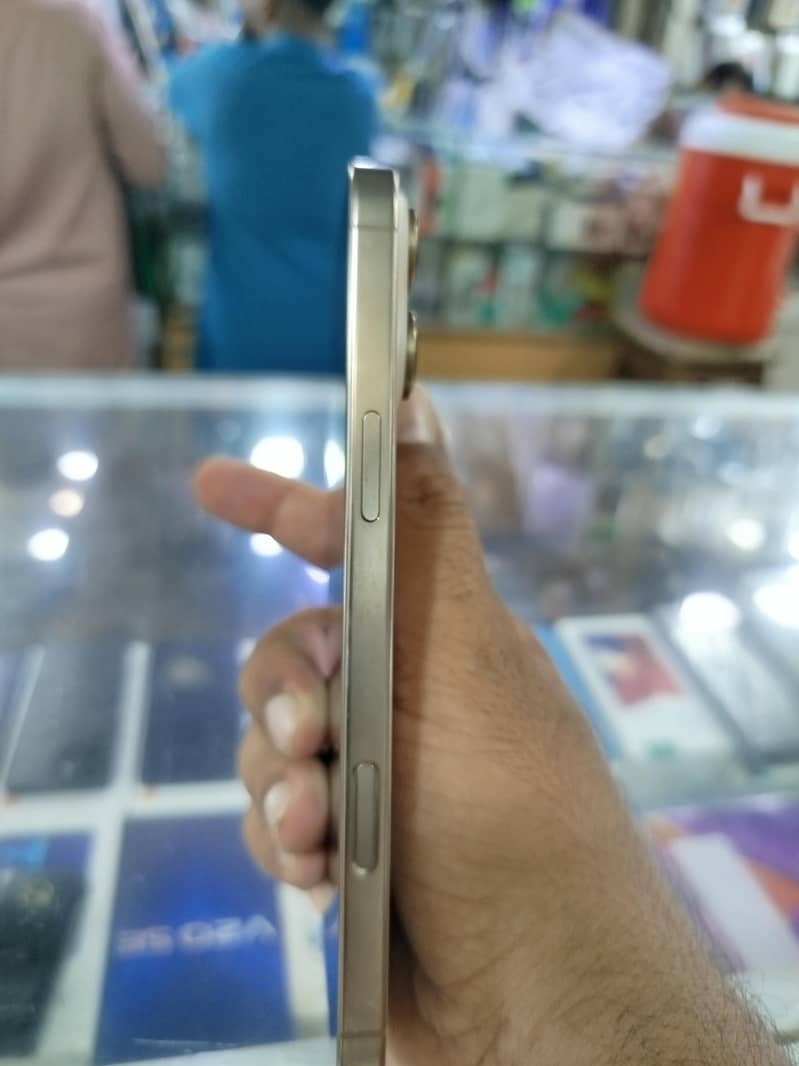 Apple iPhone 16 Pro Max 1