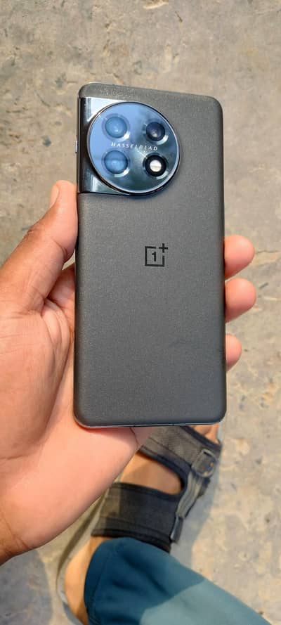 One Plus 11 5g 8/128 snapdragon 8gen2 PUBG 120fps gaming phone