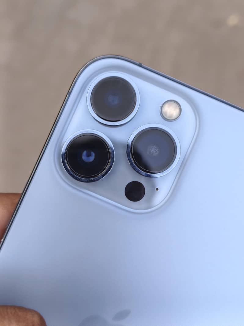 Apple iPhone 13 Pro Max 1