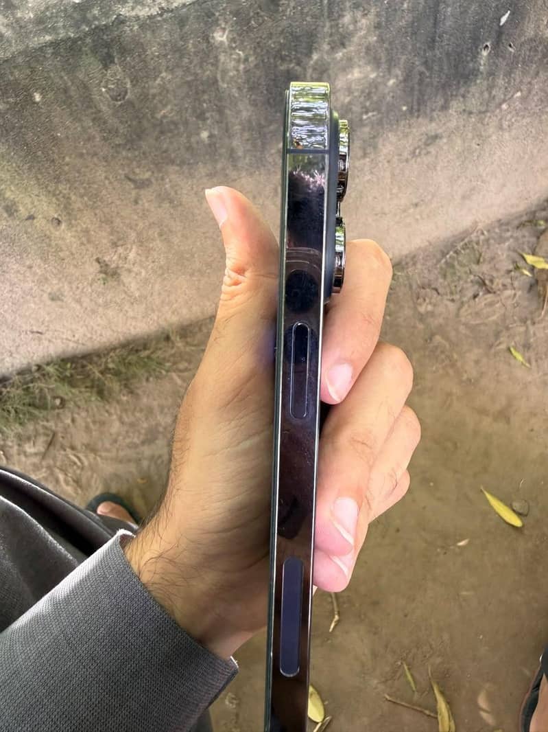 Apple iPhone 14 Pro Max 2