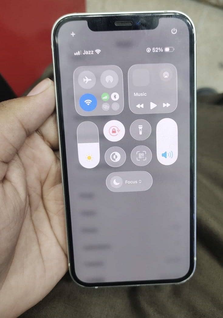 iPhone 12 . 2
