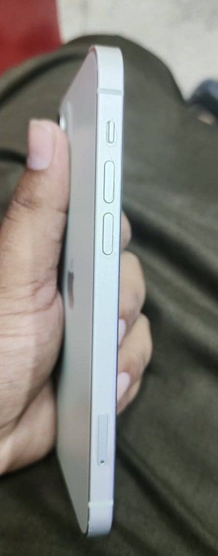 iPhone 12 . 6