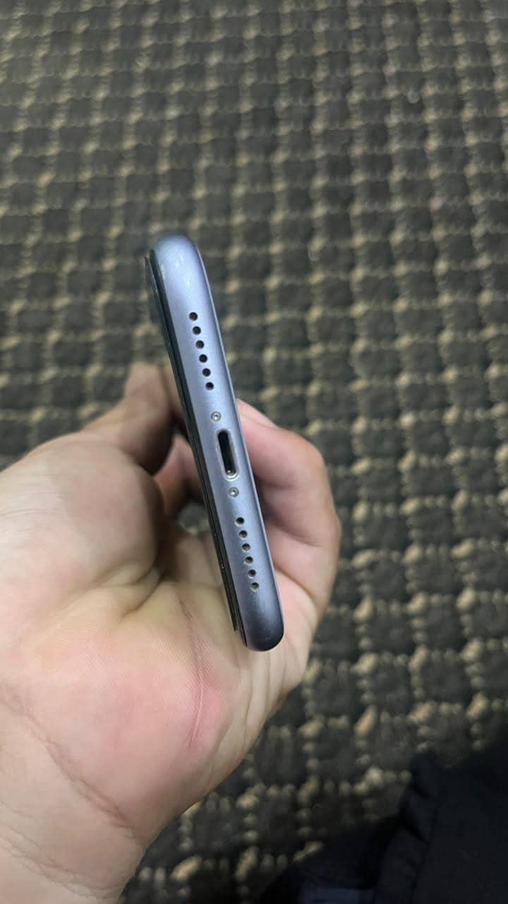 Apple iPhone 11 3