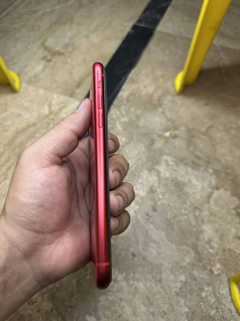 Apple iPhone 11 4