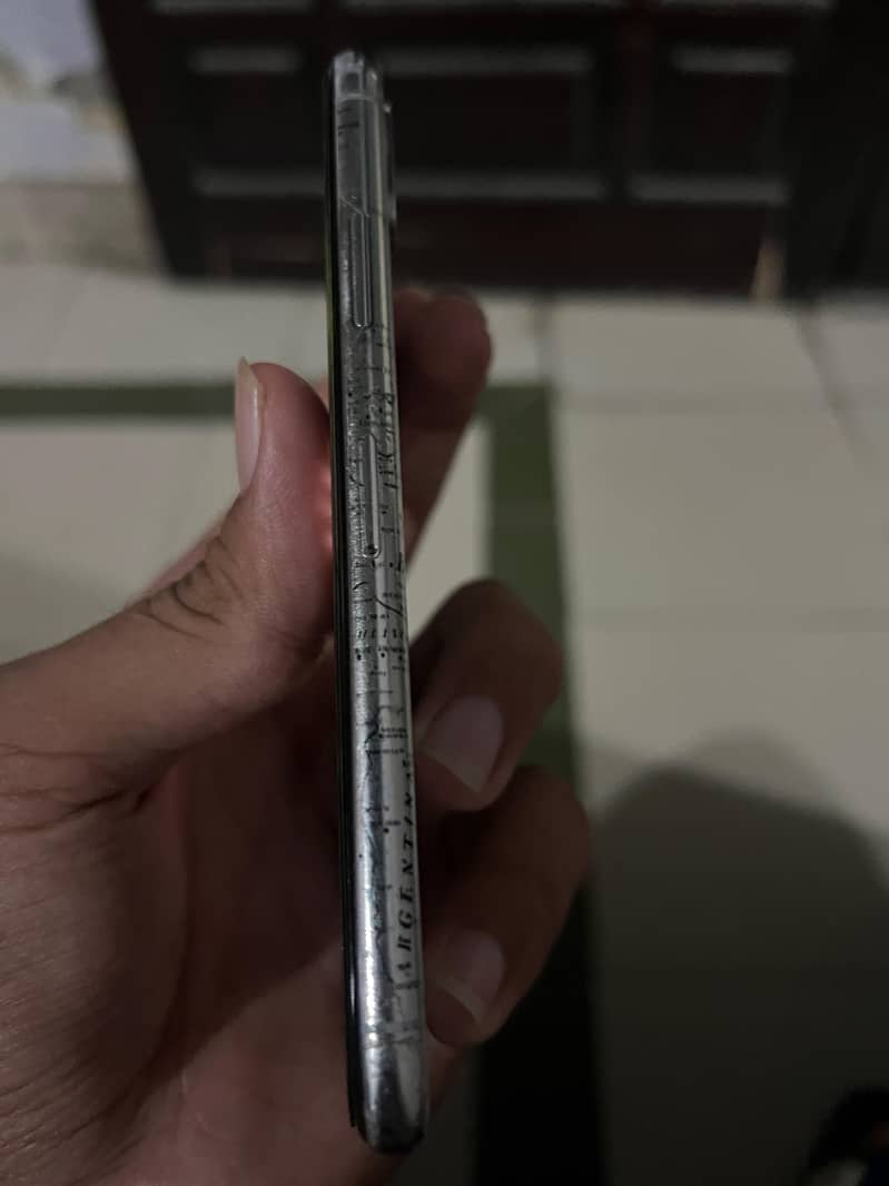 Apple iPhone X 3