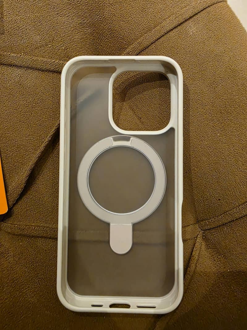 Torras case Iphone 16 pro 5