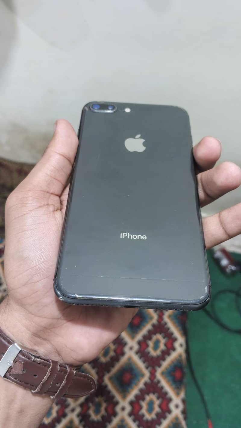 Apple iPhone 8 Plus 1